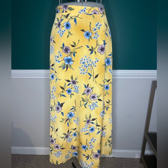 90’s vintage yellow floral skirt with slit. Has elastic waist band - Picture 1 of 7
